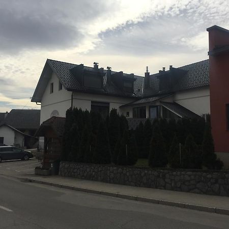 Gostilna In Prenocisca Gedzo Hotel Novo Mesto Exterior photo