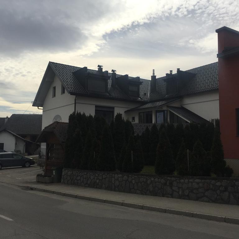 Gostilna In Prenocisca Gedzo Hotel Novo Mesto Exterior photo